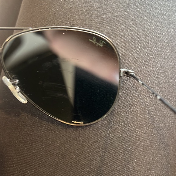 Ray-Ban black aviators with case - Picture 6 of 6